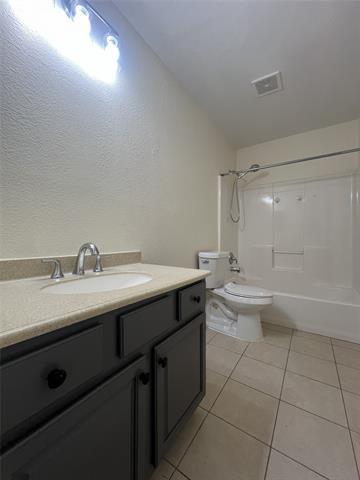 Building Photo - 2323 Dogwood Dr