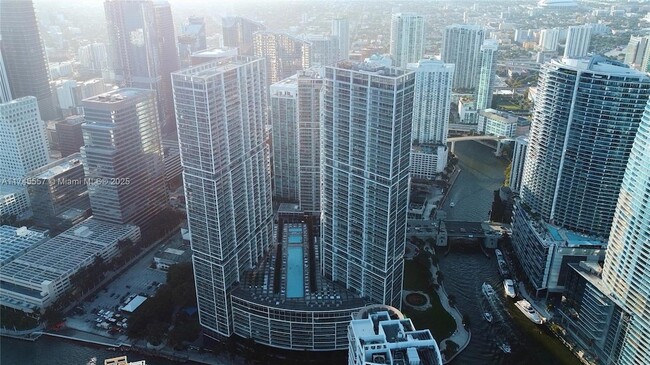 Building Photo - 475 Brickell Ave