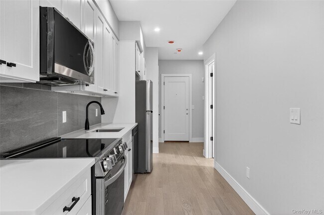 Building Photo - 10 Market St