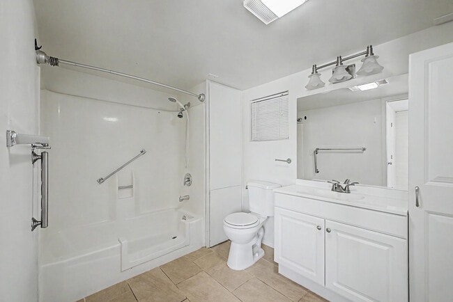 Building Photo - 10606 W Oakmont Dr