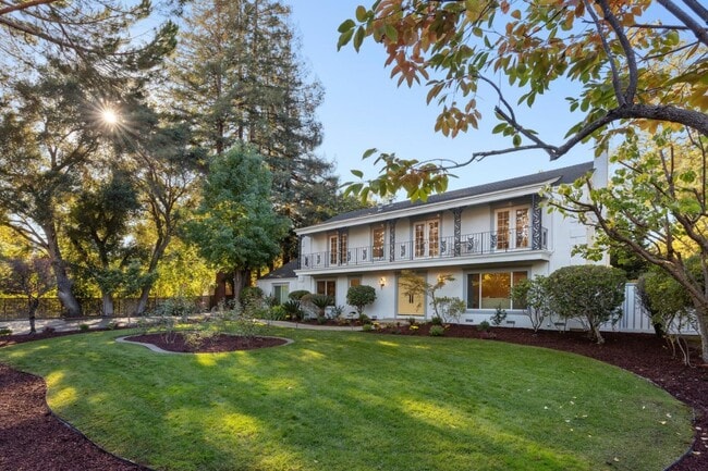 Building Photo - 243 Selby Ln