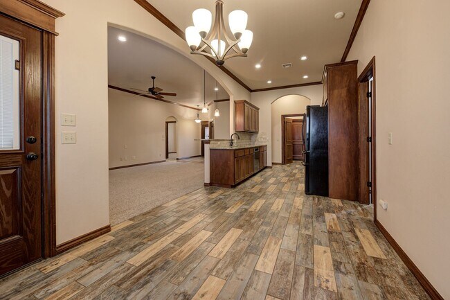 Building Photo - Beautiful & Large 4 Bed 2 Bath Home in Edmond!