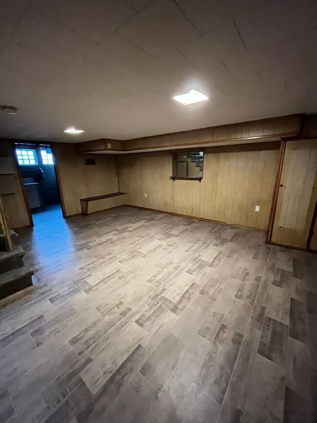 Building Photo - Beautiful 3 Bedroom 1 Bathroom East Baltim...