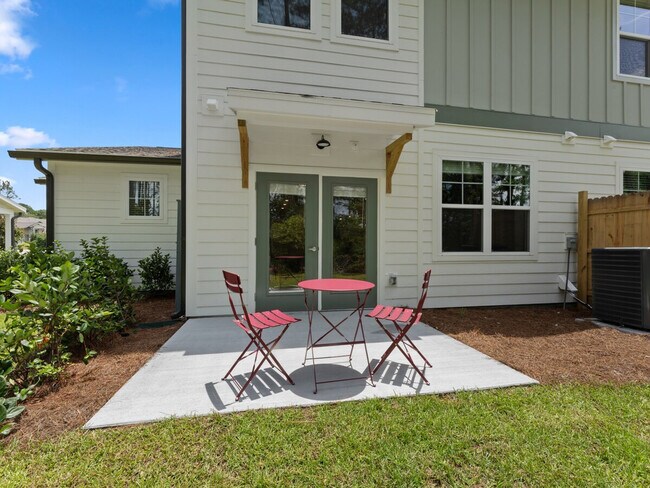 Building Photo - 14105 Epply Dr