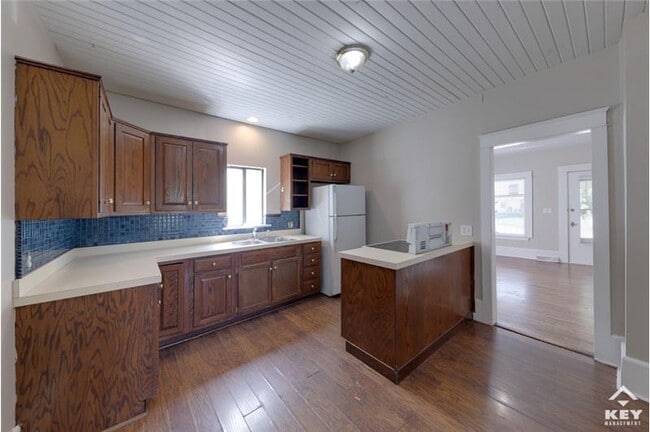 Building Photo - 1258 N Lewellen Ave