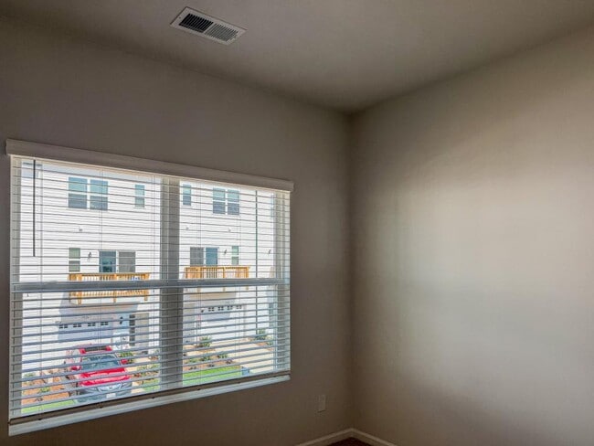 Building Photo - 6524 Harlech St