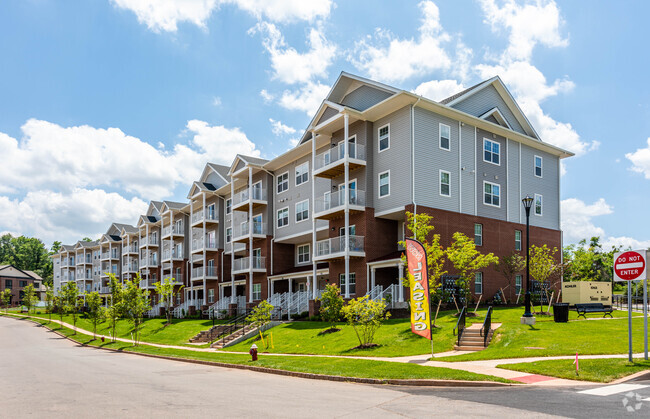 Building Photo - Apartments at Montgomery Crossing