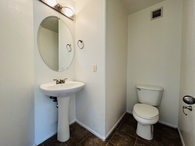 Building Photo - 4802 W Fawn Dr