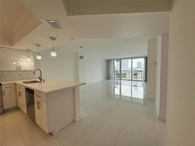Building Photo - 2 bedroom in Sunny Isles Beach FL 33160