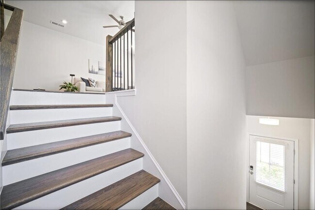 Building Photo - 1595 Ridgebrook Downs