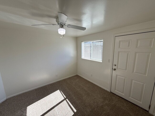 Building Photo - 3010 Phyllis St NE