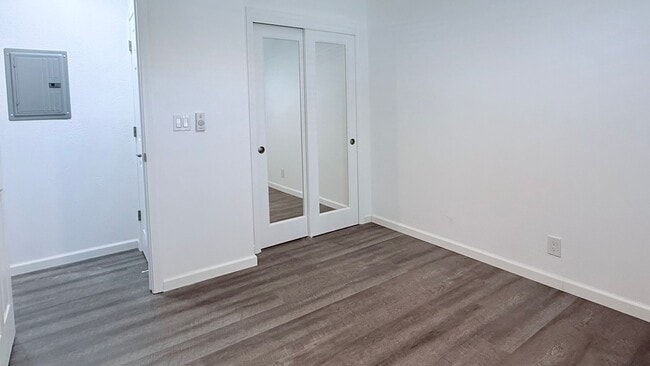 Building Photo - NEWLY RENOVATED---- 2BD/1BA, End Unit TH in Twin Creeks Garden, San Ramon- Available Now!