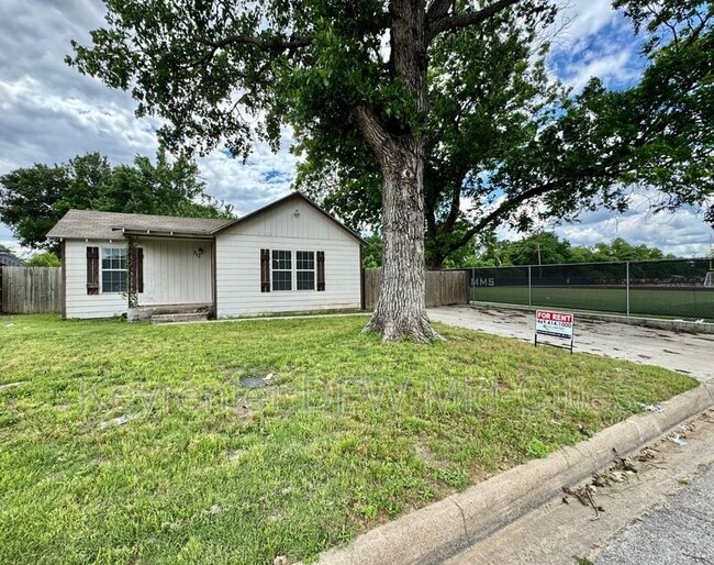 Building Photo - 313 Worthview Dr
