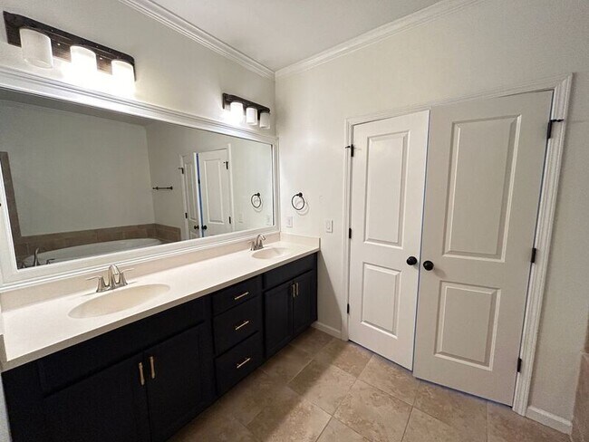 Building Photo - 951 Opelousas Way