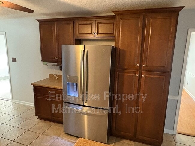 Building Photo - 535 Fox Run Ln