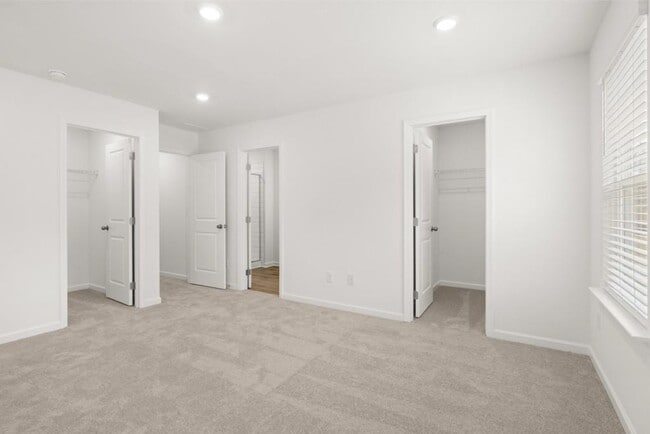 Building Photo - 132 Hazel Dr