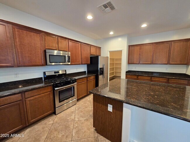 Building Photo - 3538 E Carla Vista Dr