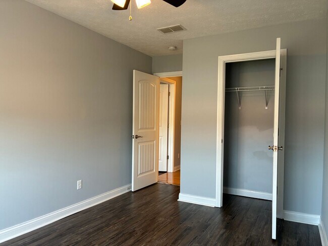 Building Photo - 137 Twin Lakes Dr