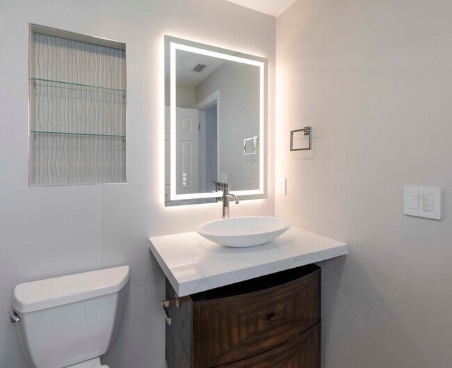 Building Photo - 2289 Windsor Rd