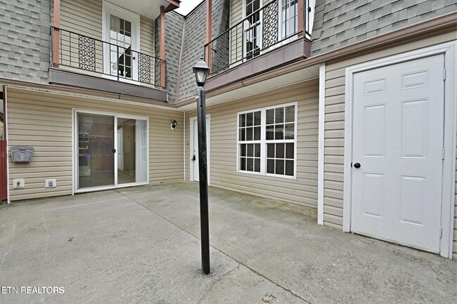Building Photo - 9111 Woodpark Ln NW