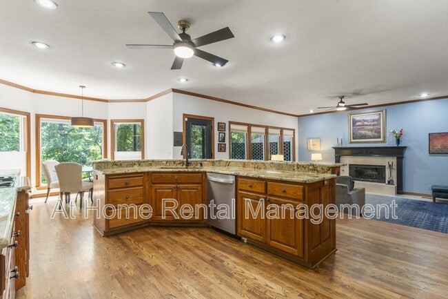 Building Photo - 1220 Renaissance Dr