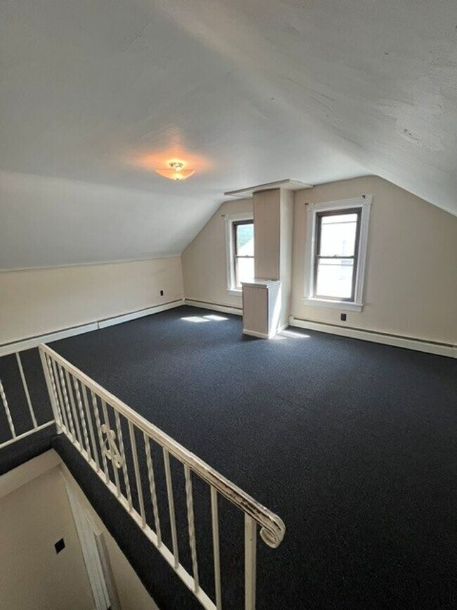 Building Photo - 3 bedroom 1 bathroom