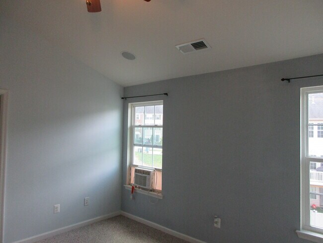 Building Photo - 469 Rolkin Rd