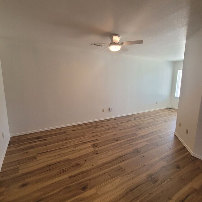 Building Photo - Great Location!  2 bed, 2 bath End Unit Condo ~ North Prescott