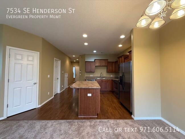 Building Photo - 7534 SE Henderson St