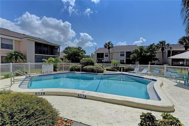 Building Photo - 6044 7th Ave W