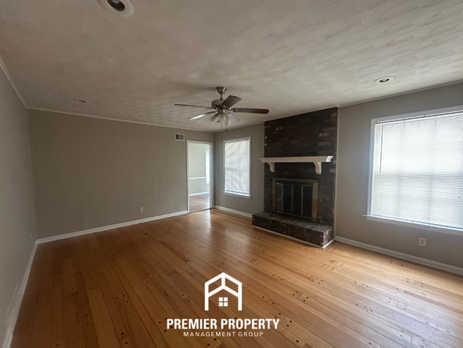 Building Photo - 5114 Patrick Henry Dr