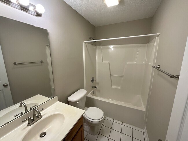 Building Photo - Ready to View! Updated 3/2 Home High Point...