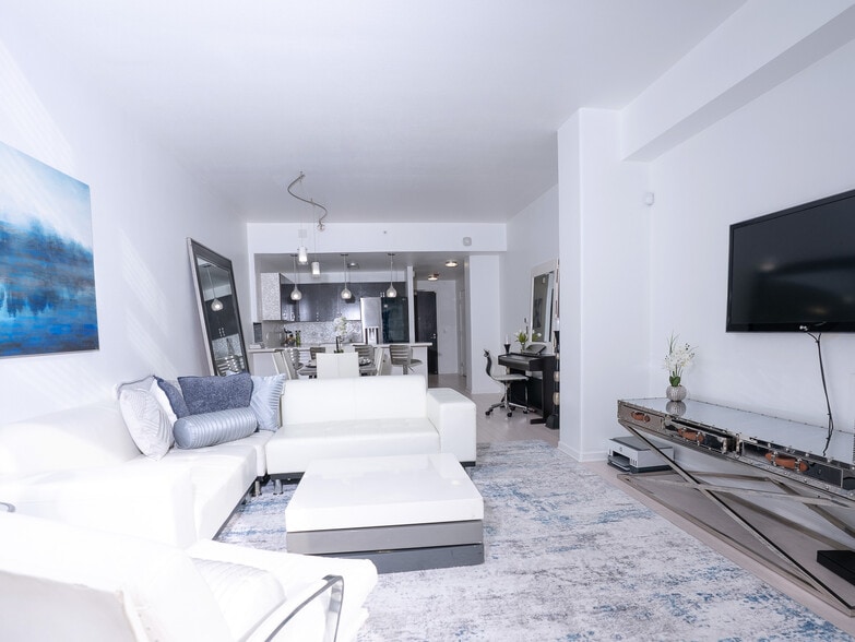 Building Photo - 88 King St