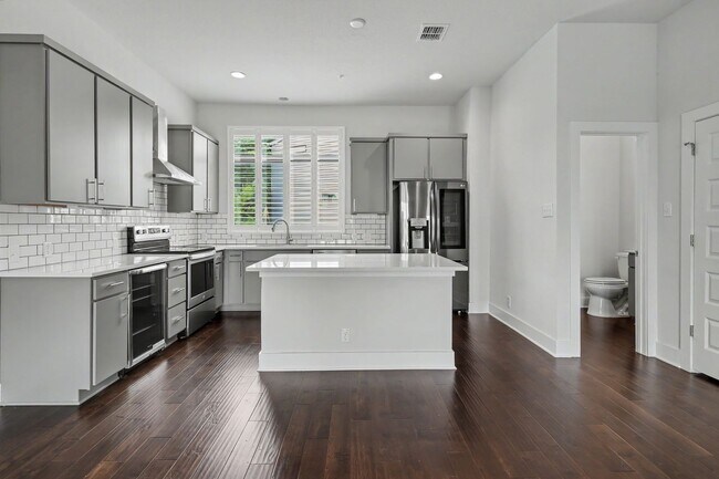 Building Photo - 1606 N Hackberry St