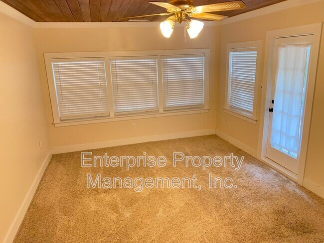 Building Photo - 451 S Reese St