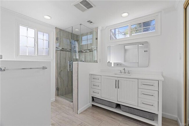 Building Photo - Spacious 4BR House in Torrance
