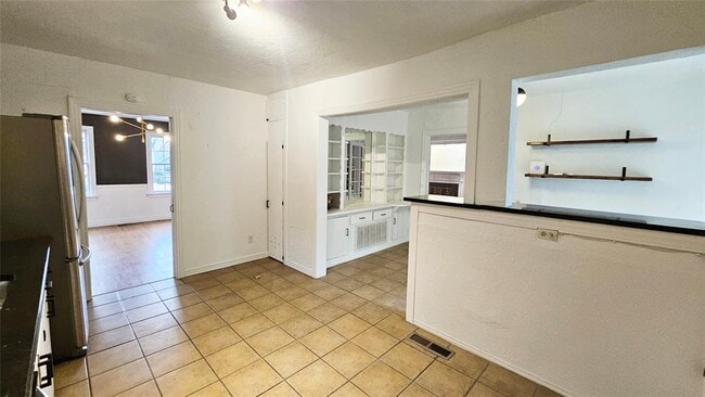 Building Photo - 2108 NW 25th St