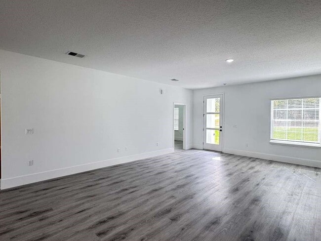 Building Photo - 7130 N Glenridge Cir