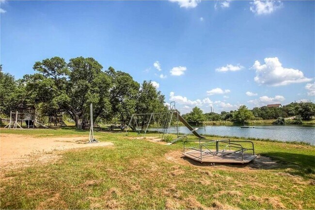 Building Photo - 17215 Oak Cliff Cir