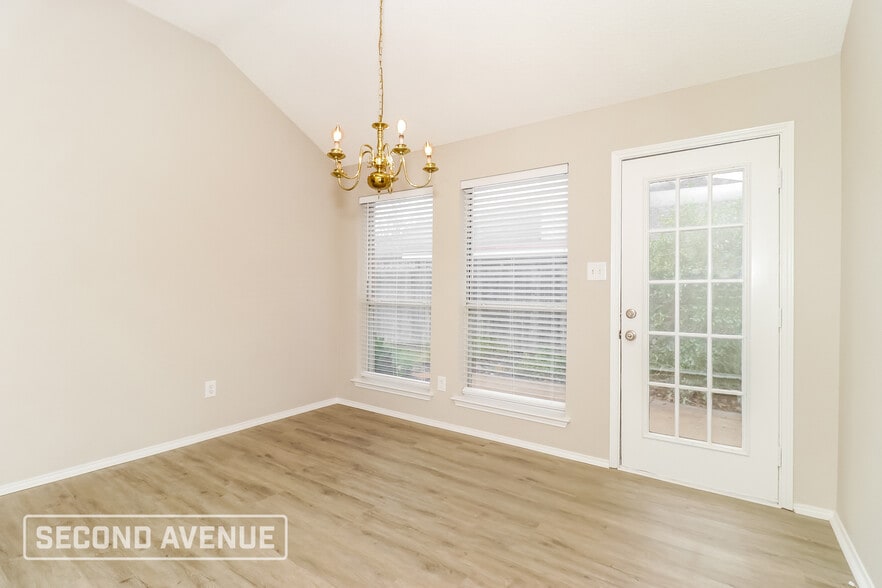 Building Photo - 3704 Garden Springs Dr