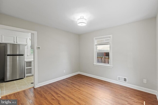Building Photo - 4816 Woodlawn Dr