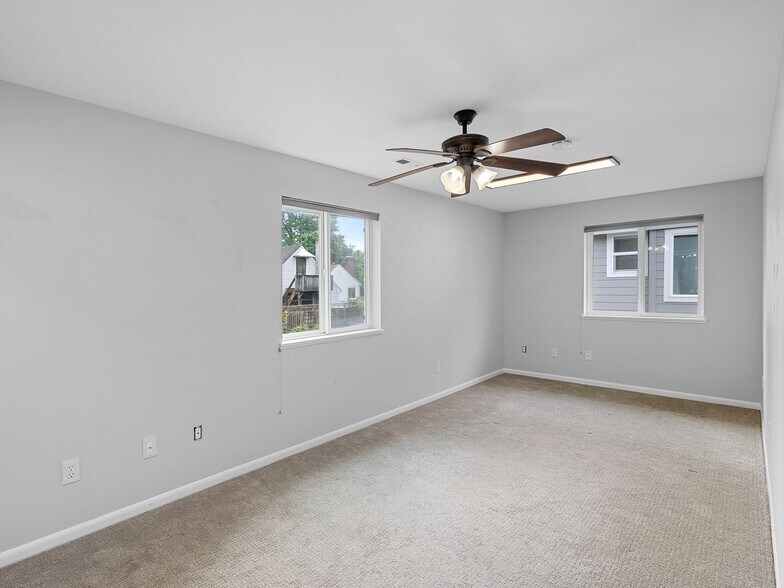 Building Photo - 9831 N Edison St