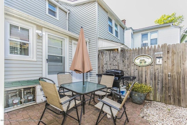 Building Photo - 105 Webb Ave