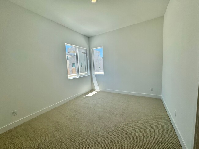Building Photo - 27128 Skyland Wy
