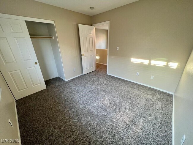 Building Photo - 3841 E Carisbrook Dr