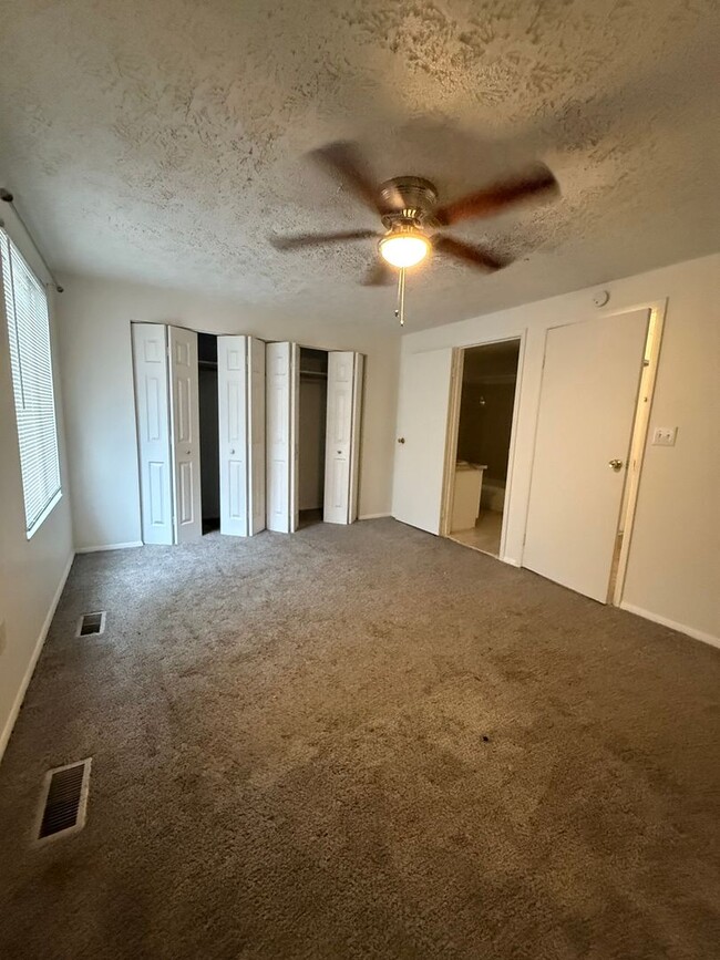 Building Photo - 3-Bedroom, 1.5 Bathroom Townhome at Magrud...