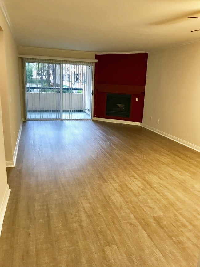 Building Photo - 5540 Owensmouth Ave