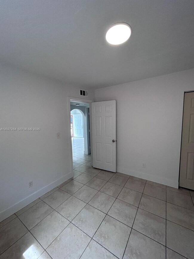 Building Photo - 1130 NW 76th St
