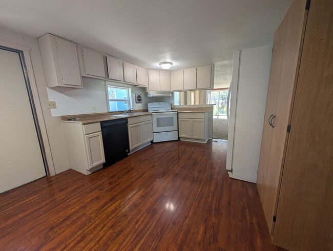 Building Photo - 2021 Grelle Ave