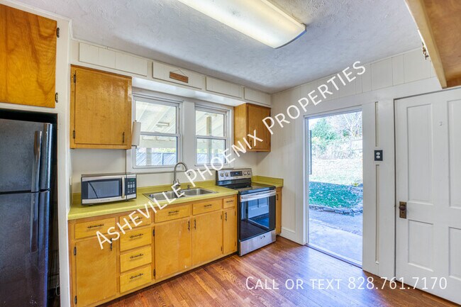 Building Photo - 8 Enka Oak St